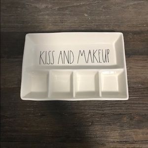 Rae Dunn Kiss and Makeup Cosmetic Makeup Tray LL
